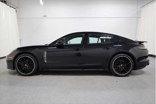 2022 Porsche Panamera 4