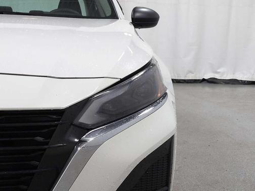 Glacier White 2024 Nissan Altima S