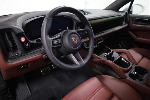 2025 Porsche Cayenne GTS