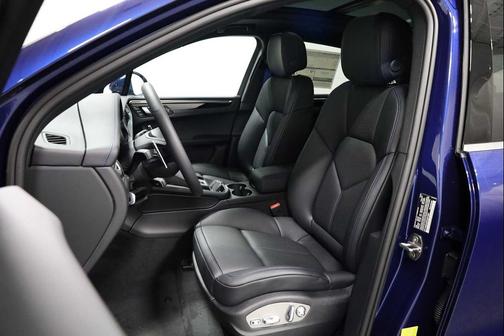 Gentian Blue Metallic 2026 Porsche Macan Macan S