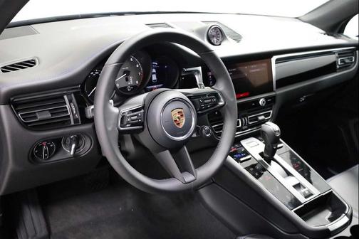 Gentian Blue Metallic 2026 Porsche Macan Macan S