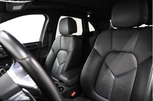 2021 Porsche Macan Base