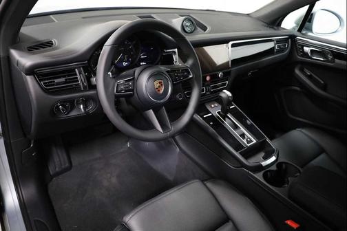 Dolomite Silver Metallic 2026 Porsche Macan Macan