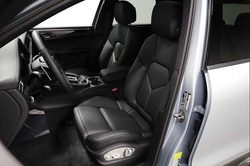 Dolomite Silver Metallic 2026 Porsche Macan Macan