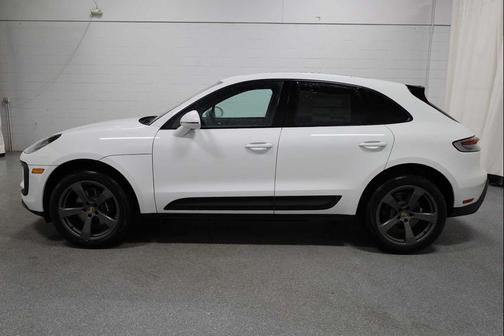 2026 Porsche Macan AWD