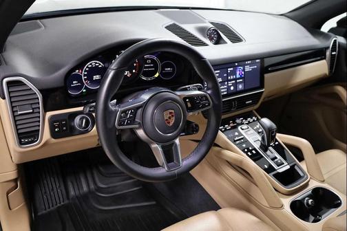 Jet Black Metallic 2019 Porsche Cayenne Cayenne