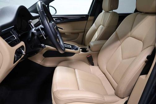 2023 Porsche Macan AWD