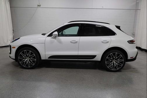 2026 Porsche Macan AWD