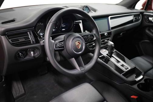 2025 Porsche Macan AWD