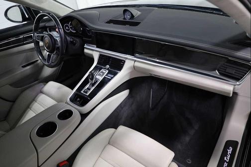 2017 Porsche Panamera Turbo