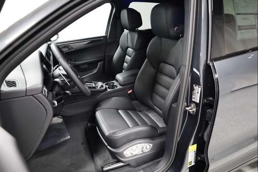 2026 Porsche Macan AWD