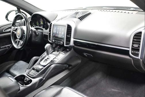 2017 Porsche Cayenne Platinum Edition