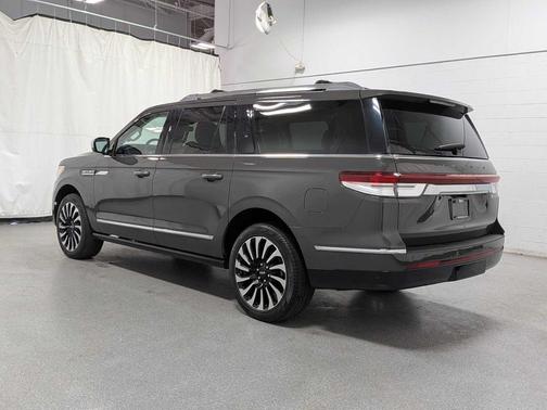 Chroma Caviar Dark Gray Metallic Clearcoat 2023 Lincoln Navigator Black Label