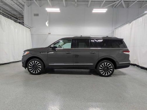 Chroma Caviar Dark Gray Metallic Clearcoat 2023 Lincoln Navigator Black Label