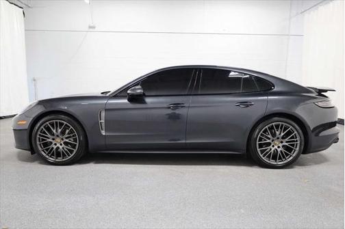 2022 Porsche Panamera 4