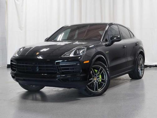Black 2023 Porsche Cayenne Platinum Edition