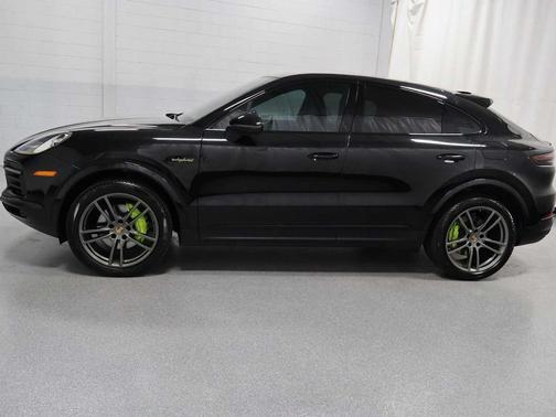 Black 2023 Porsche Cayenne Platinum Edition