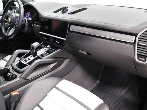 Black 2023 Porsche Cayenne Platinum Edition