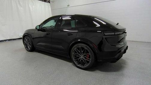 2025 Porsche Macan Turbo