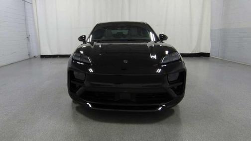 2025 Porsche Macan Turbo