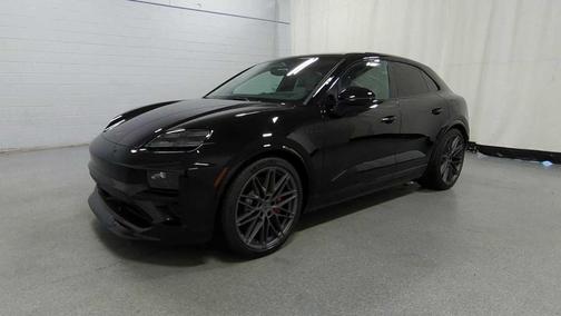 2025 Porsche Macan Turbo