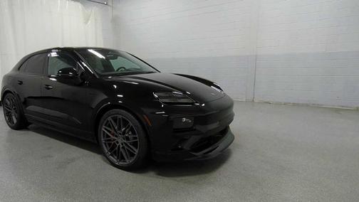 2025 Porsche Macan Turbo