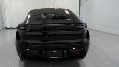 2025 Porsche Macan Turbo