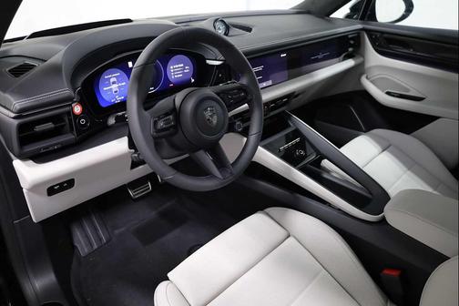 2025 Porsche Macan Turbo