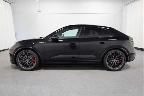 2025 Porsche Macan Turbo