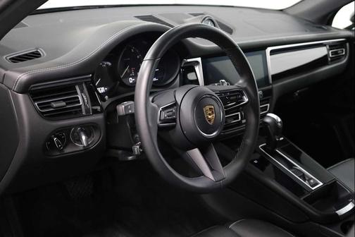 2022 Porsche Macan AWD