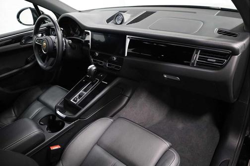 2022 Porsche Macan AWD