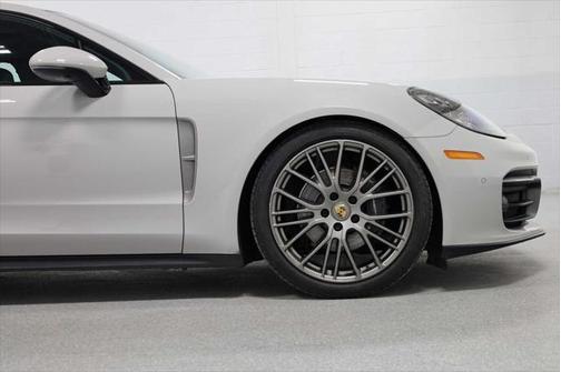 2023 Porsche Panamera 4