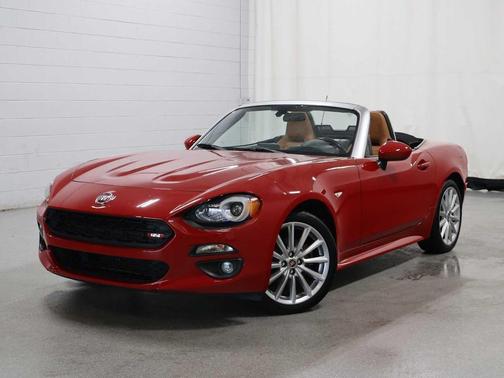 Hypnotique Red 2018 FIAT 124 Spider Base