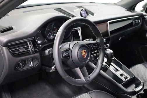 2025 Porsche Macan T