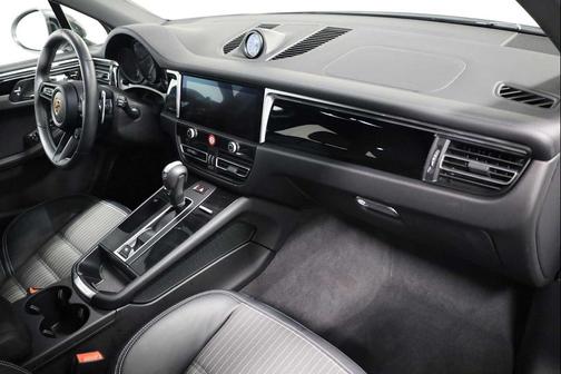 2025 Porsche Macan T