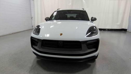 2025 Porsche Macan T