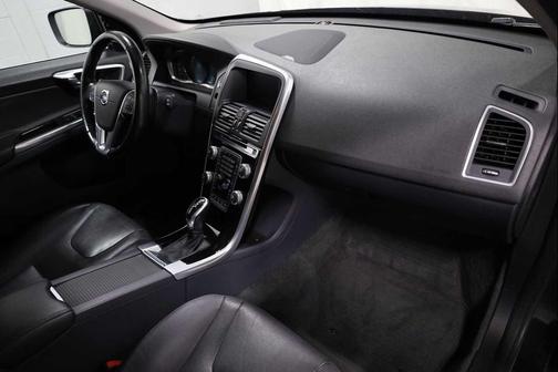 2016 Volvo XC60 T6 Platinum