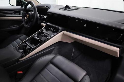 2024 Porsche Panamera 4
