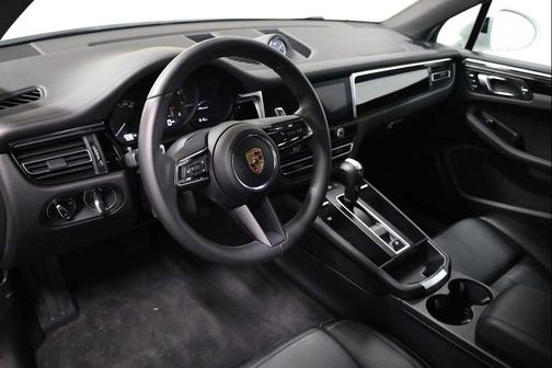 2025 Porsche Macan AWD