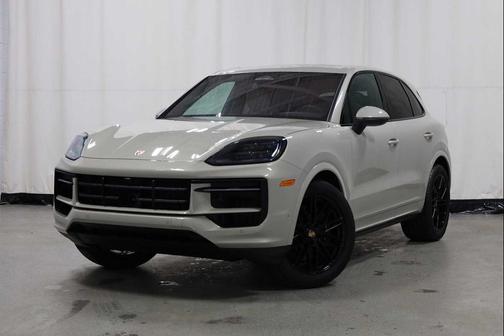 Cashmere Beige Metallic 2026 Porsche Cayenne Cayenne