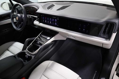 Cashmere Beige Metallic 2026 Porsche Cayenne Cayenne