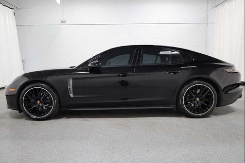 2023 Porsche Panamera 4