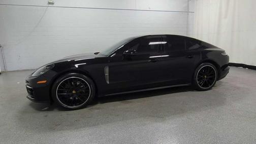 2023 Porsche Panamera 4