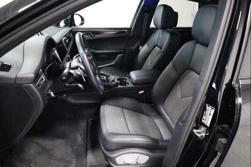2023 Porsche Macan T