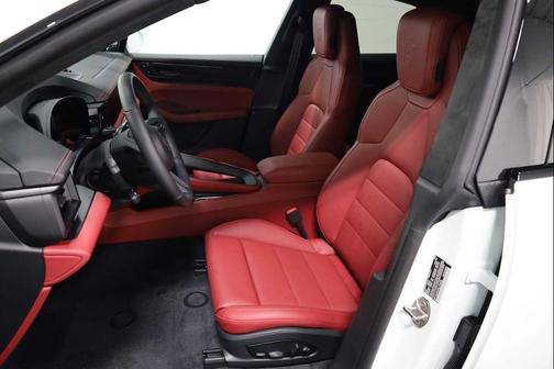 2025 Porsche Macan Turbo