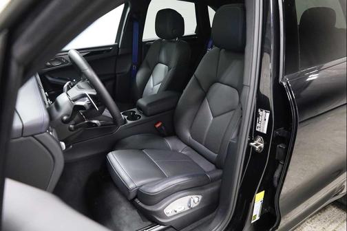 2025 Porsche Macan T