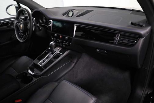 2025 Porsche Macan T