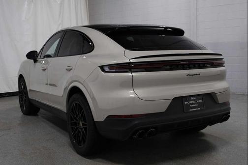 Cashmere Beige Metallic 2026 Porsche Cayenne Cayenne