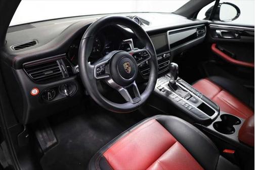2020 Porsche Macan Base