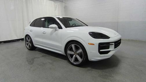 2025 Porsche Cayenne GTS